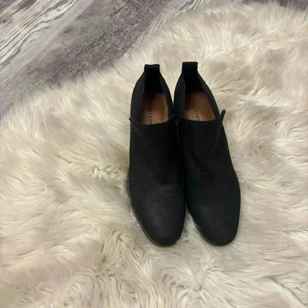 Lucky Brand Sauci Almond Toe Block Heel Leather Ankle Booties Black sz 7m